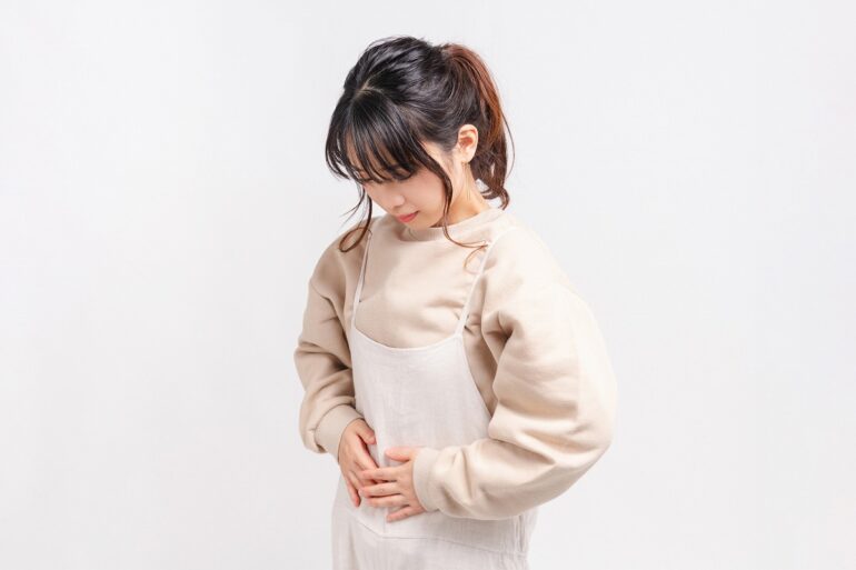 多嚢胞性卵巣症候群になるとお腹が出る？