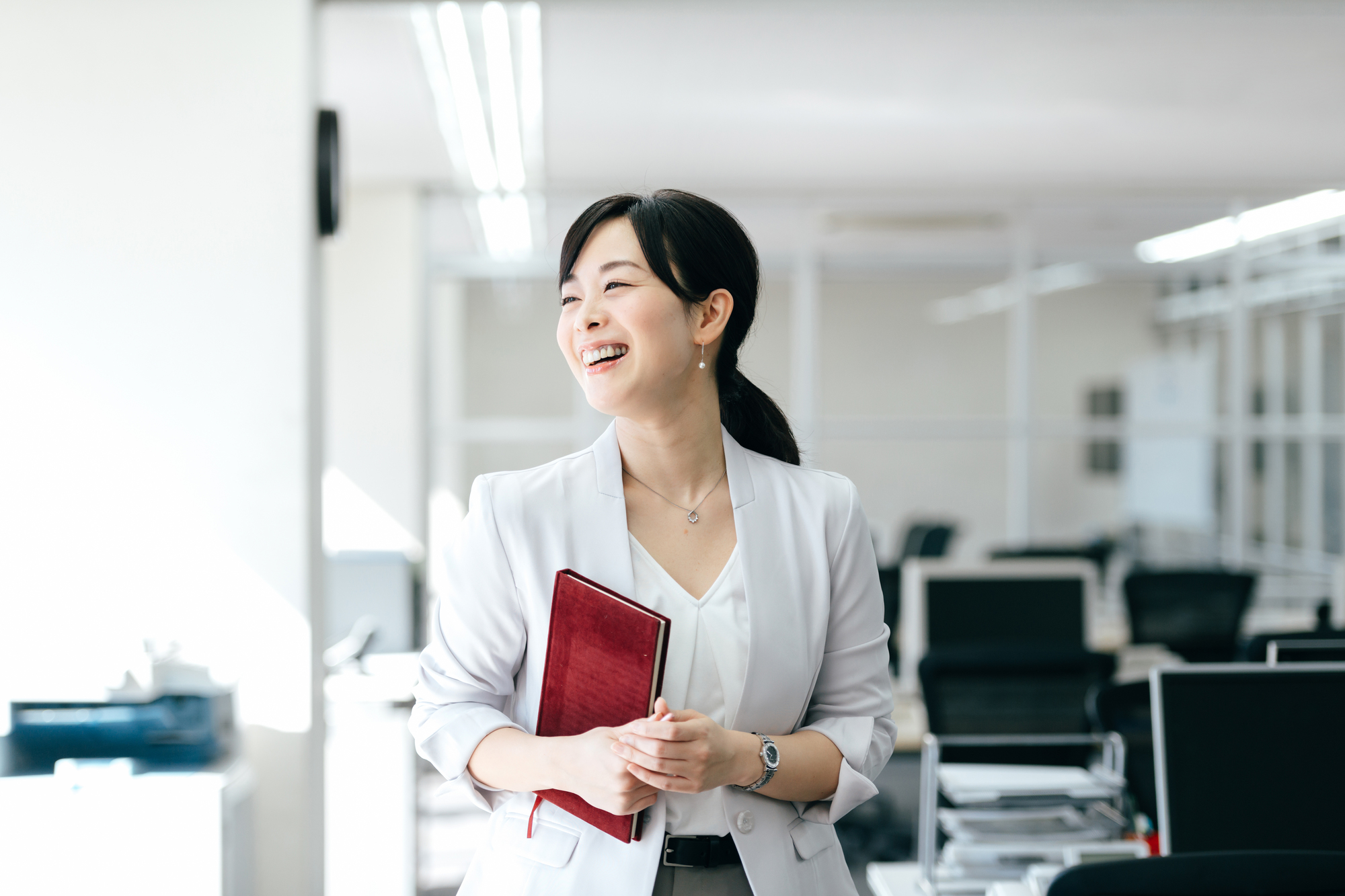 上司や同僚に相談